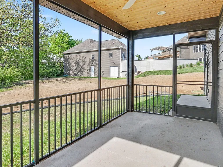 1507 Shady Brook Ln — Photo 18