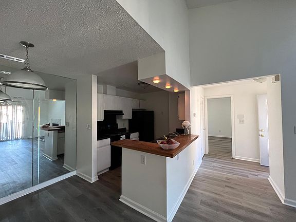 5th image of 539 Pineland Cir APT 304