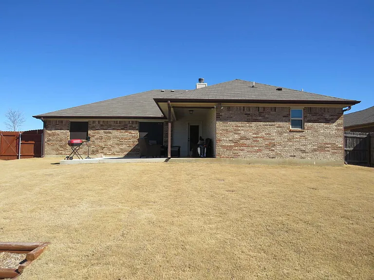 9805 Kaitlyn Dr — Photo 32