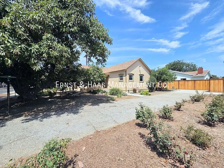 9497 Foster Rd