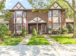 4 Raintree Ct, Deer Park, NY 11729