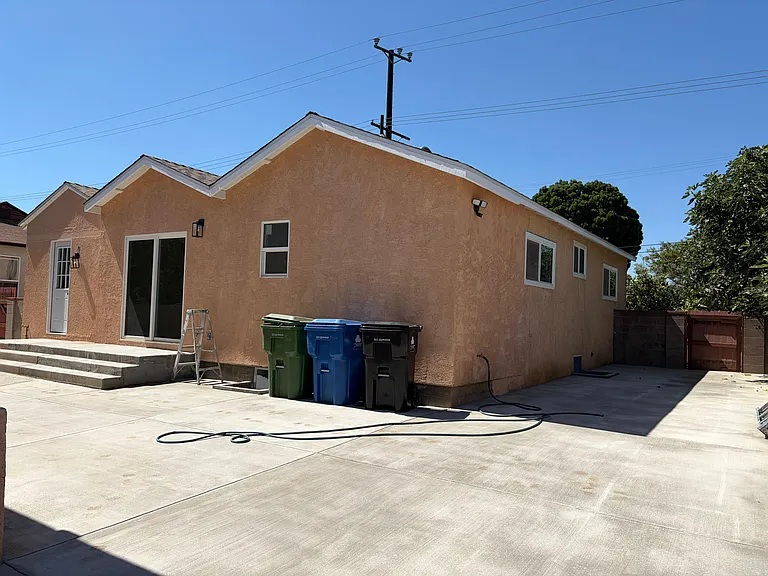 19908 Saticoy St — Photo 38