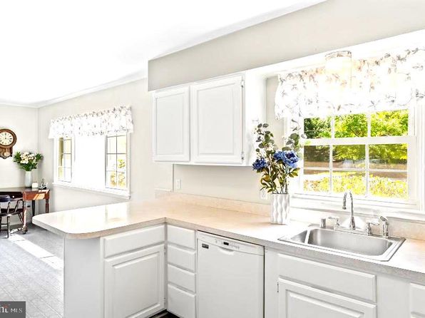 10728 Zion Dr, Fairfax, VA 22032