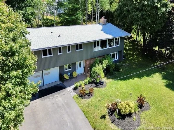 829 Edgehill Row, Saint John, NB E2M 4G6