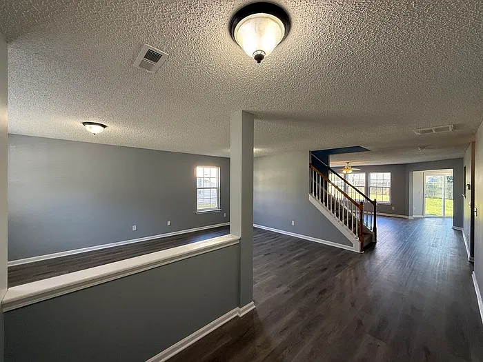 4 bed, 2.5 bath, 2550 sqft, $2,300 — Photo 4