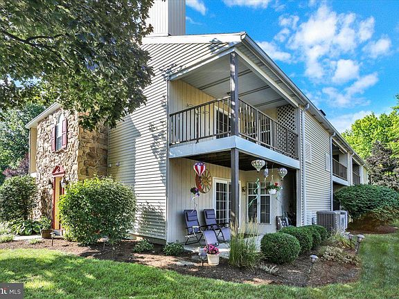 3rd image of 176 Valley Greene Cir