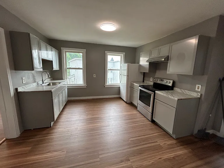 137 Eastern Ave #6 — Photo 2