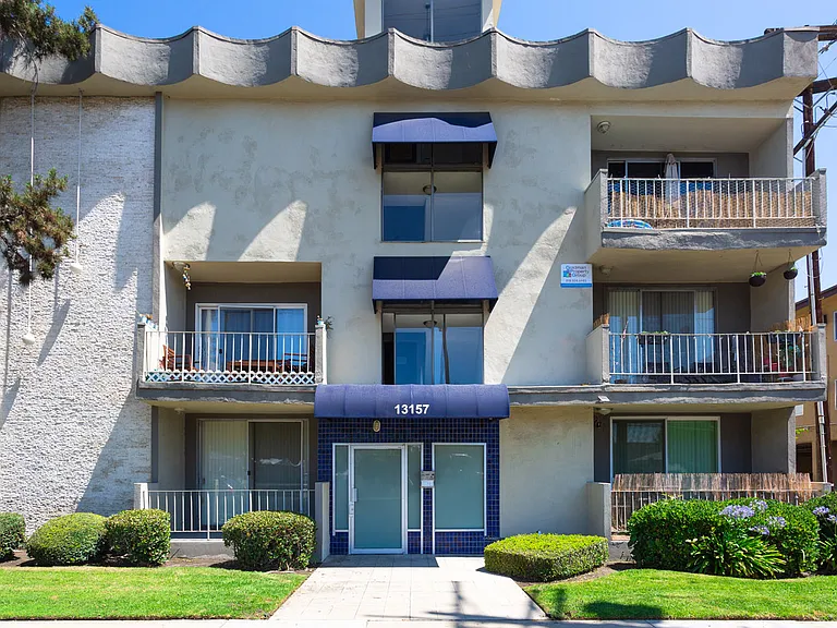 13157 Oxnard St #103 — Photo 1