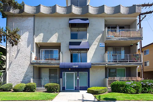 13157 Oxnard St #103 Photo 1