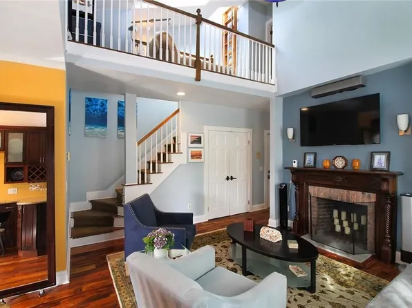 75 Pelham St APT C, Newport, RI 02840