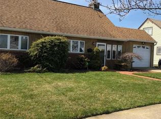 340 Seaford Ave, Massapequa, NY 11758