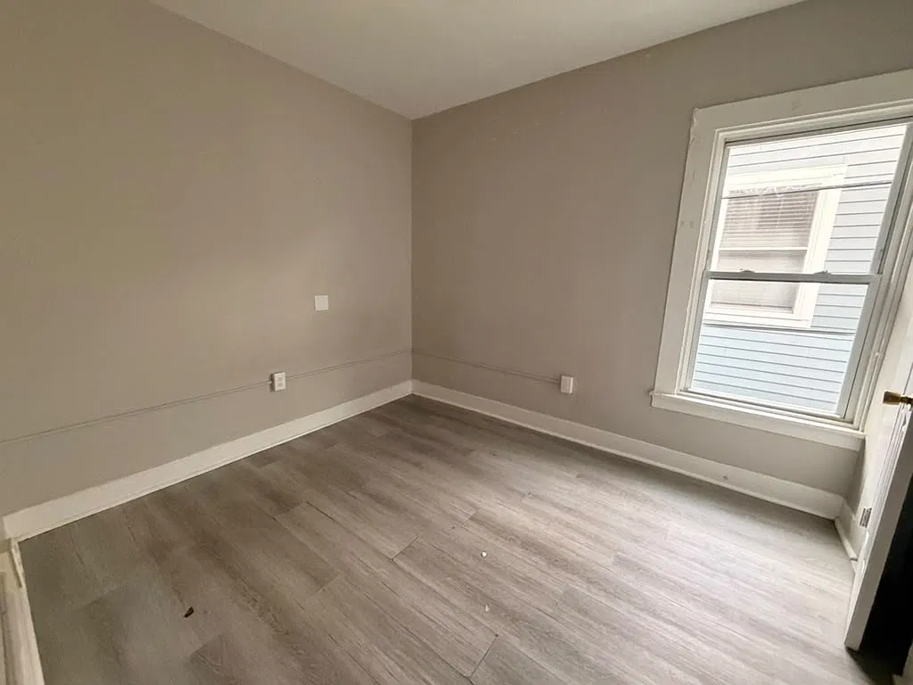 4 bed, $2,050 — Photo 2