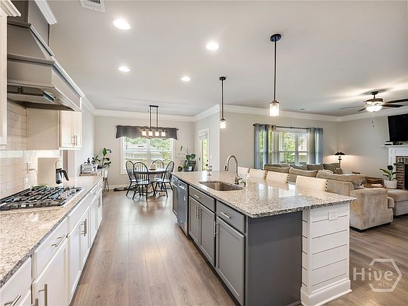 4th image of 543 Calgary Downs Drive