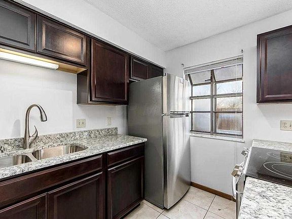 5th image of 622 Alta View Ct