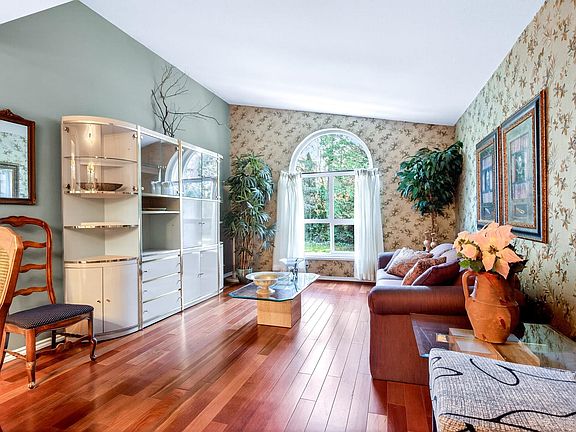 5th image of 22515 116th Ave #219