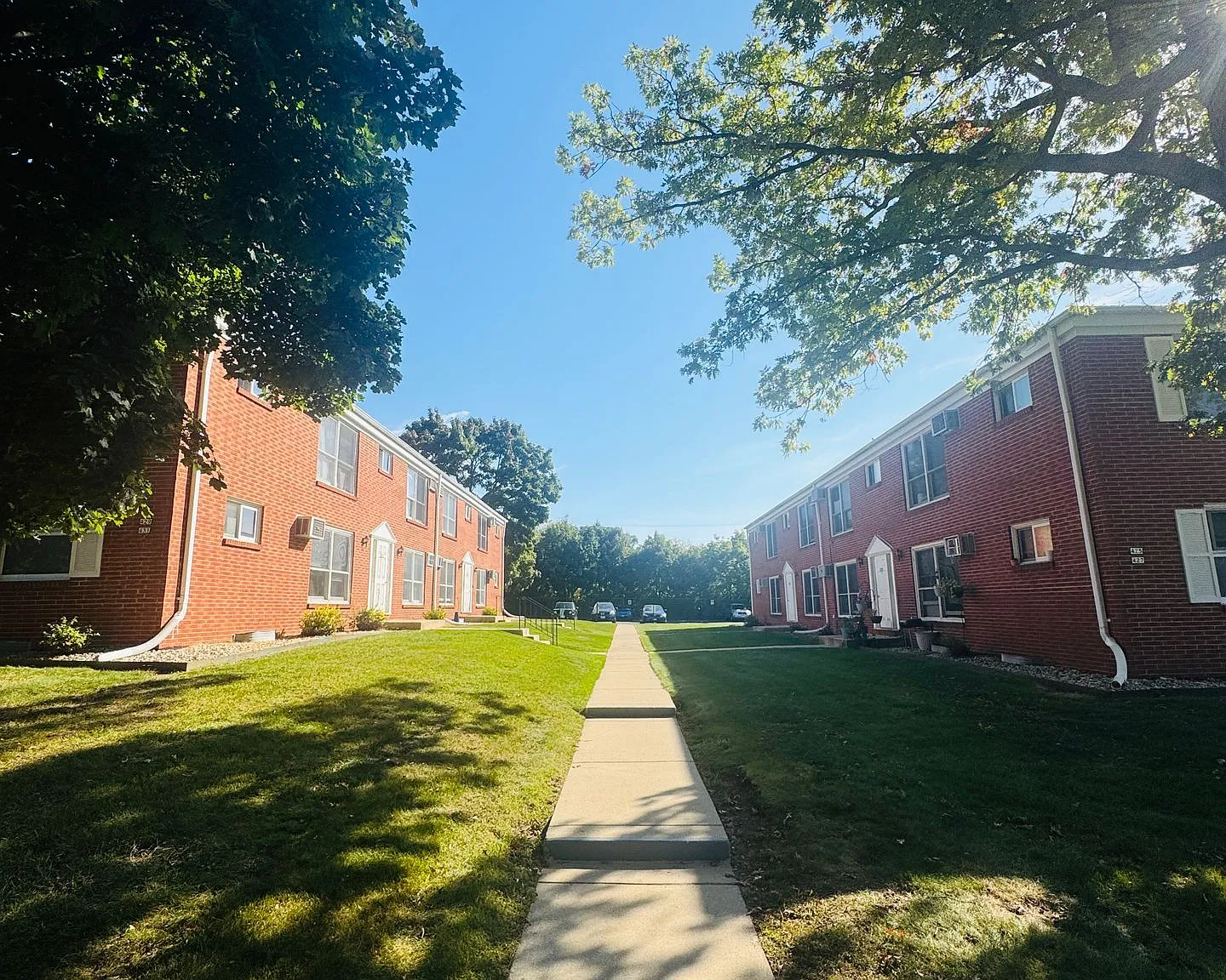 Waukesha Manor — Photo 4