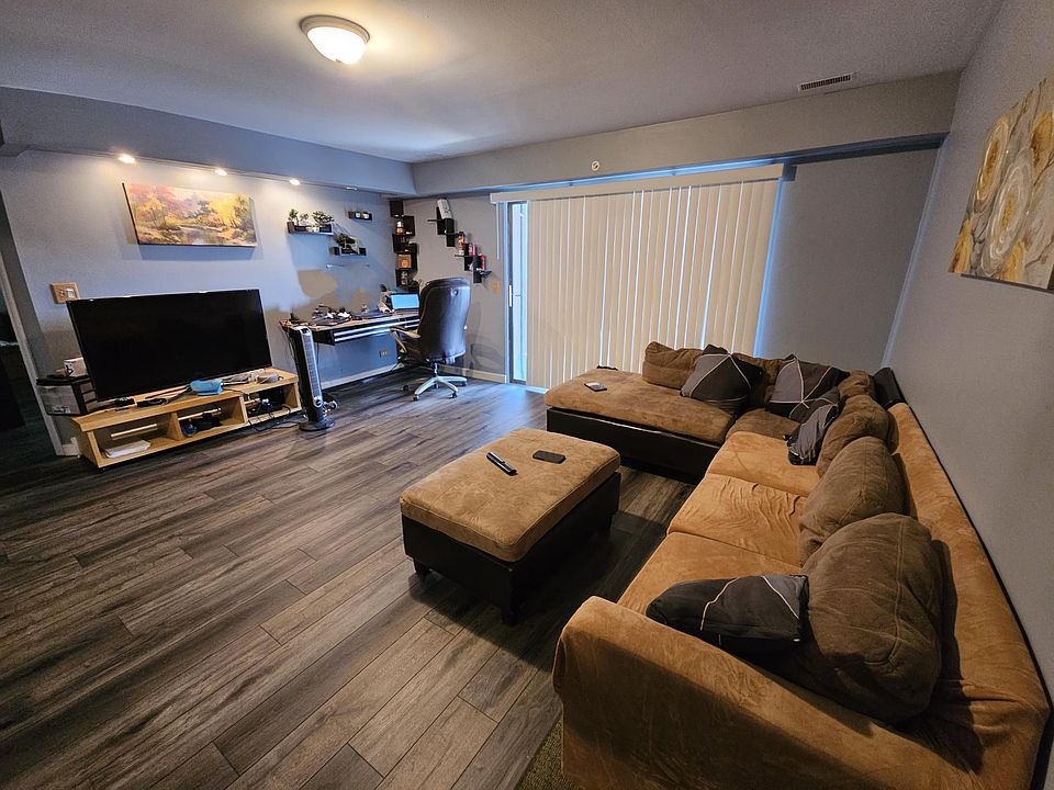 1st image of 21W581 North Ave APT 6