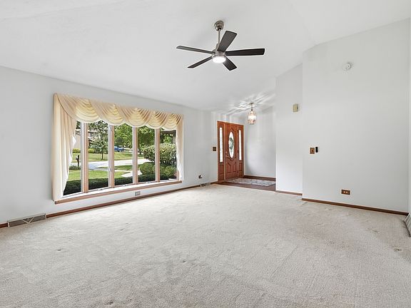5th image of 800 Ravinia Dr