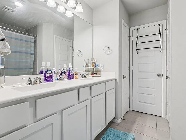 7333 Hinsdale Dr — Photo 5