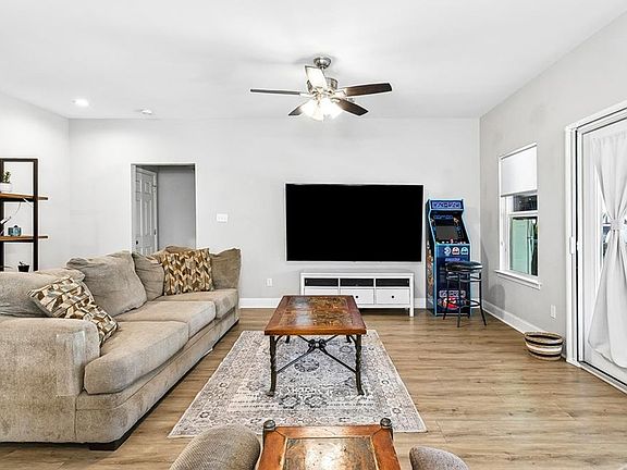 4th image of 5421 Ehret Rd