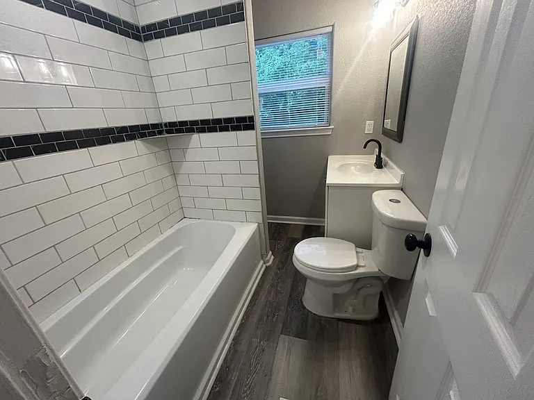 416 W Russell St — Photo 5