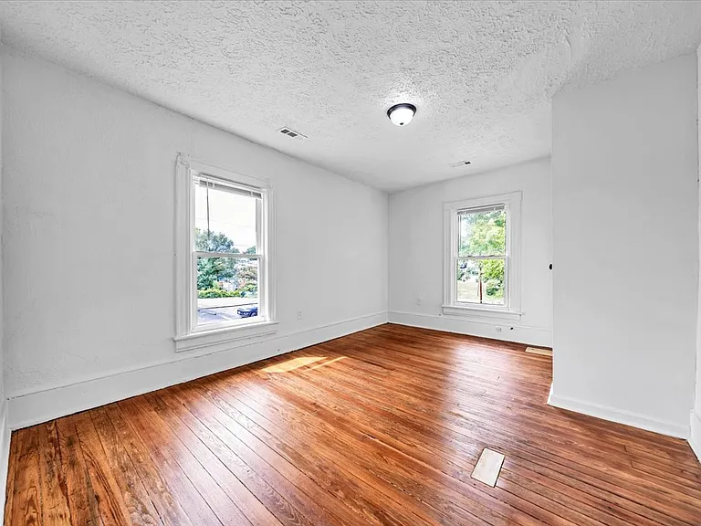 1329 Loudon Ave NW — Photo 7