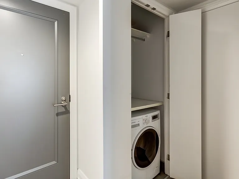 155 Yorkville Ave #916 — Photo 14