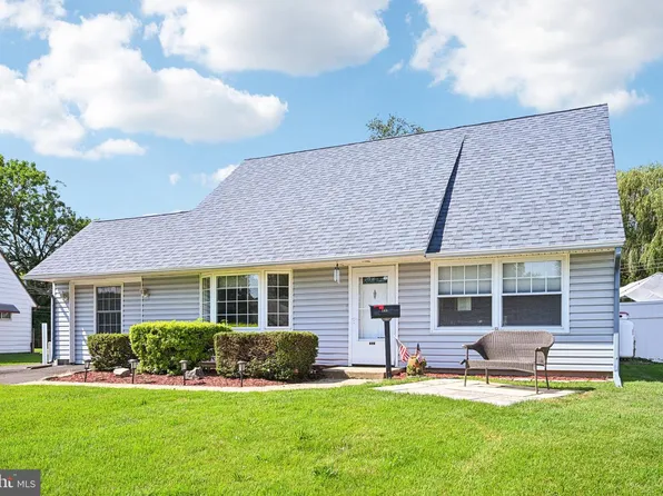 145 Mill Dr, Levittown, PA 19056