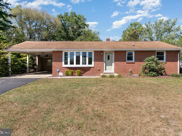 119 Willow View Dr, Carlisle, PA 17013