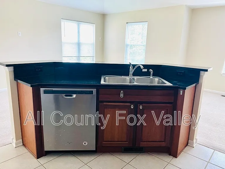 1844 Crenshaw Cir — Photo 10