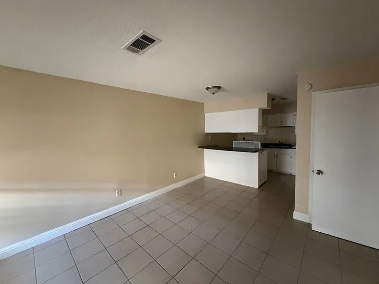 3310-3320 Kabel Dr — Photo 14