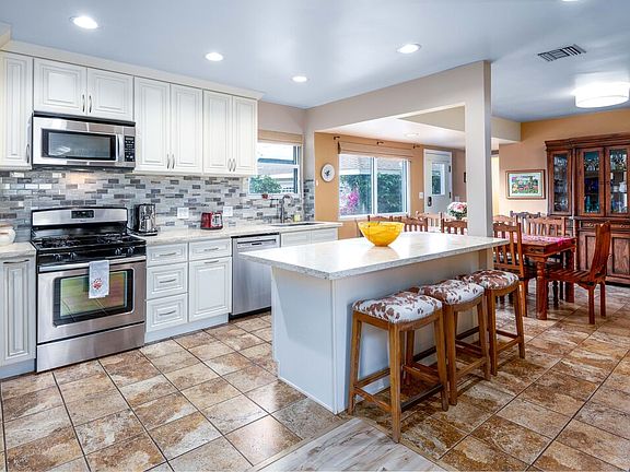 5th image of 6727 W 88th St