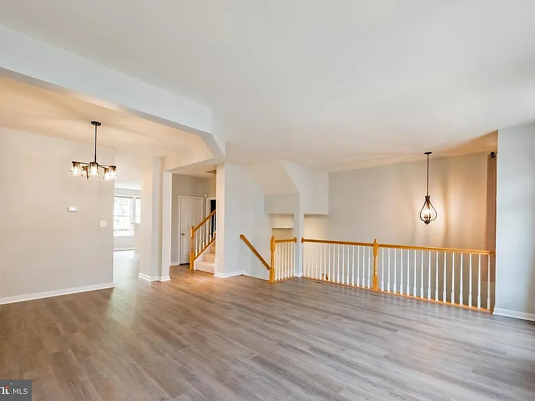 3385 Beechcliff Dr — Photo 8