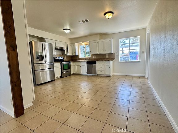 4th image of 2581 E Gerard Ave