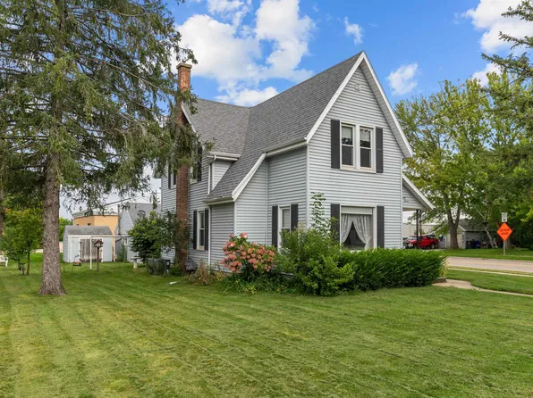 1027 Desnoyer St, Kaukauna, WI 54130