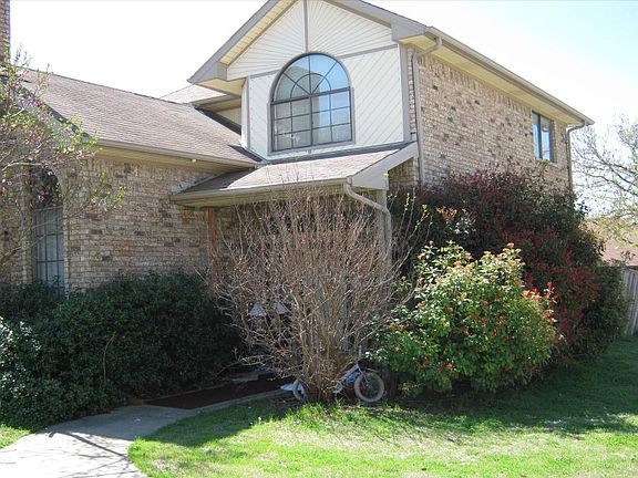 3rd image of 1545 Knollview Ln