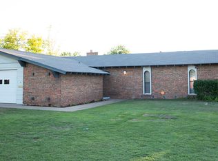 1411 Holiday Dr, Plainview, TX 79072