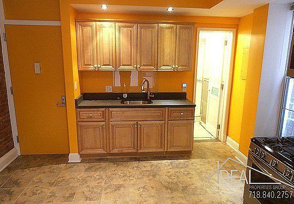 2nd image of 319 20th St APT 3R
