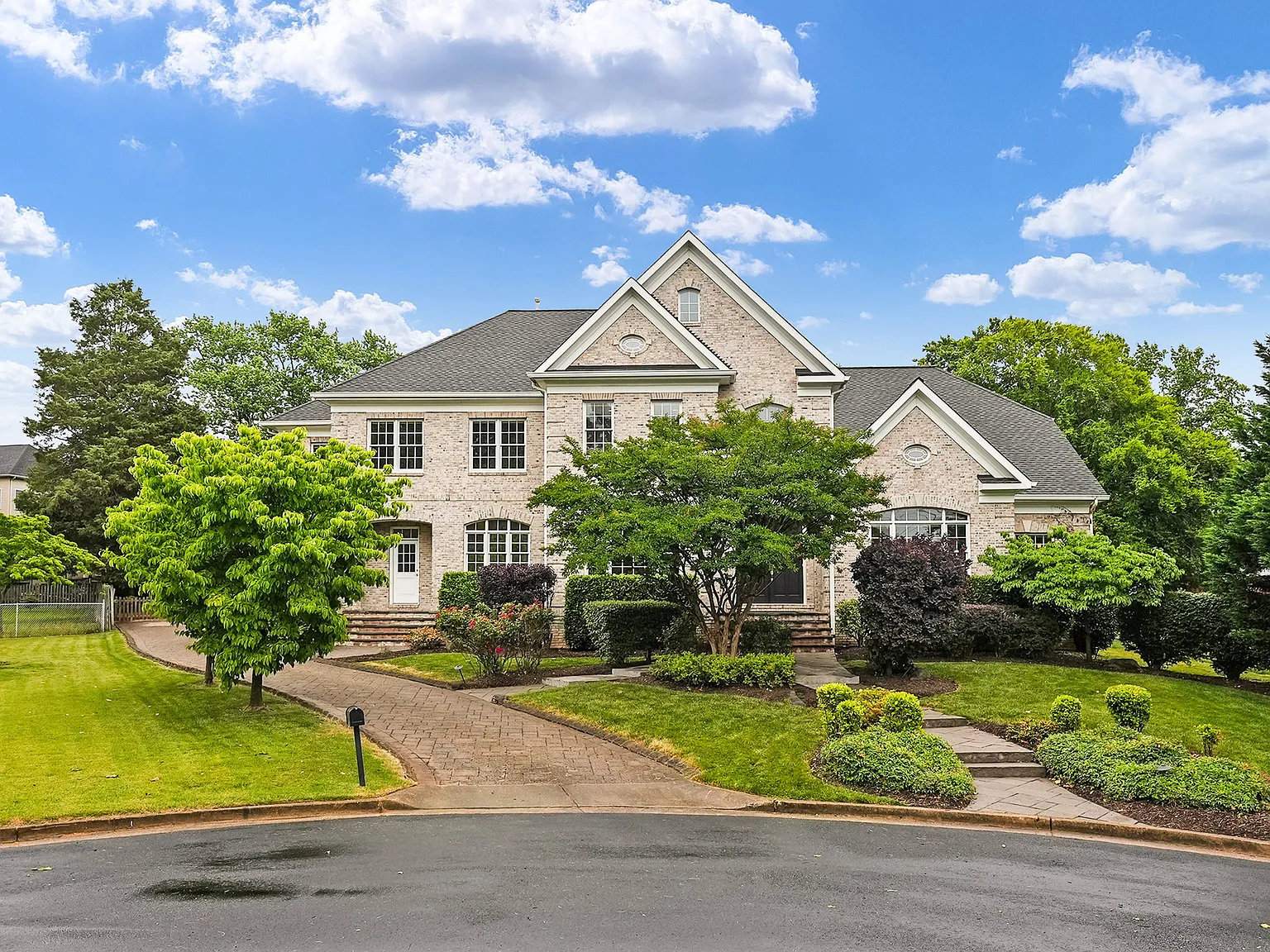 5 bed, 6.5 bath, 6400 sqft, $8,950 — Photo 4