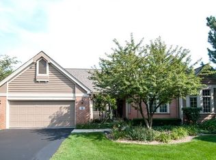 6 Canterbury Ct, Lake In The Hills, IL 60156