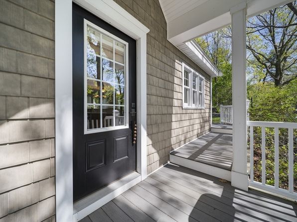 25 Brooks Rd, Gloucester, MA 01930