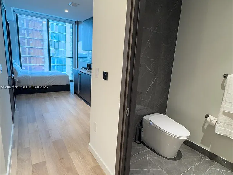 20 NE 11th St #3006B — Photo 7