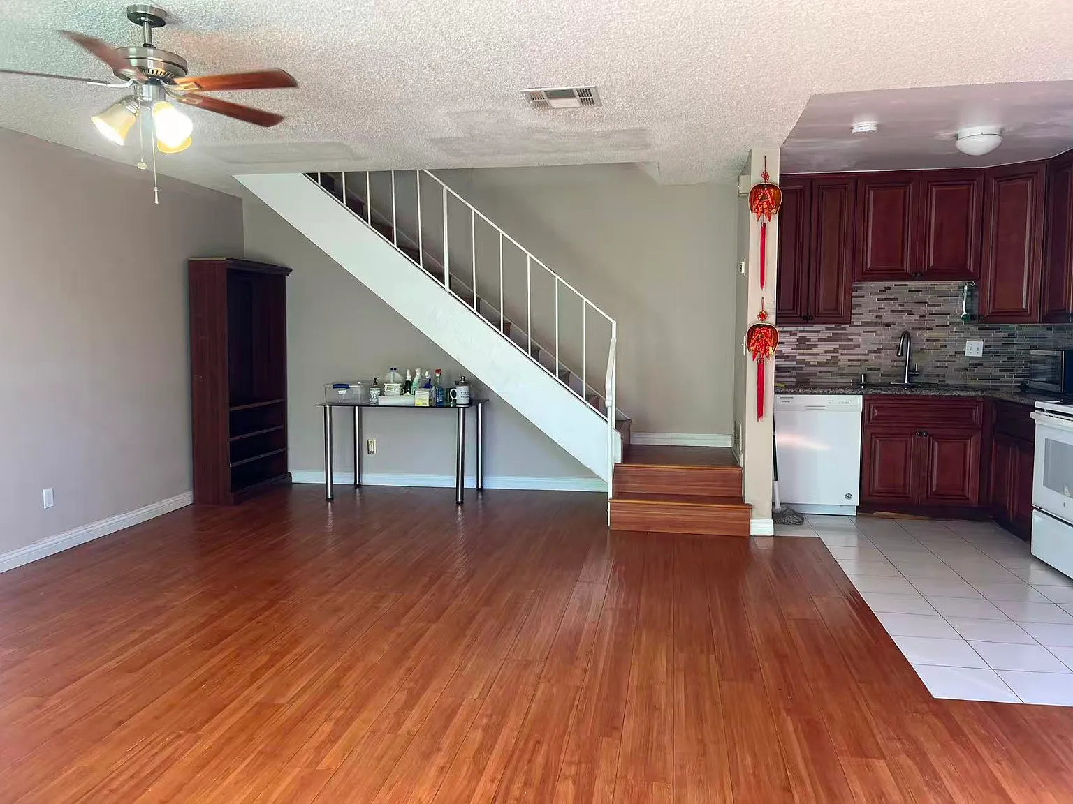 2 bed, 924 sqft, $2,600 — Photo 1