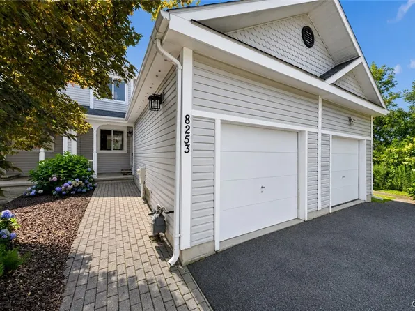 8253 Boatwatch Dr, Baldwinsville, NY 13027