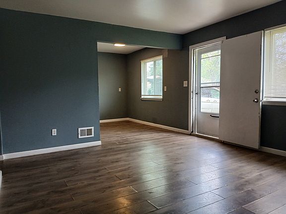 3rd image of 25722 Carlysle St