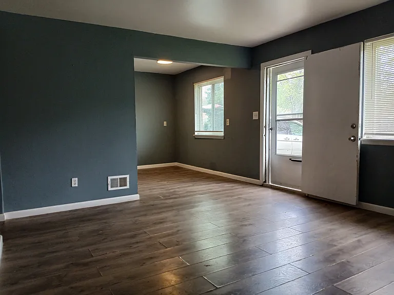 25722 Carlysle St — Photo 3
