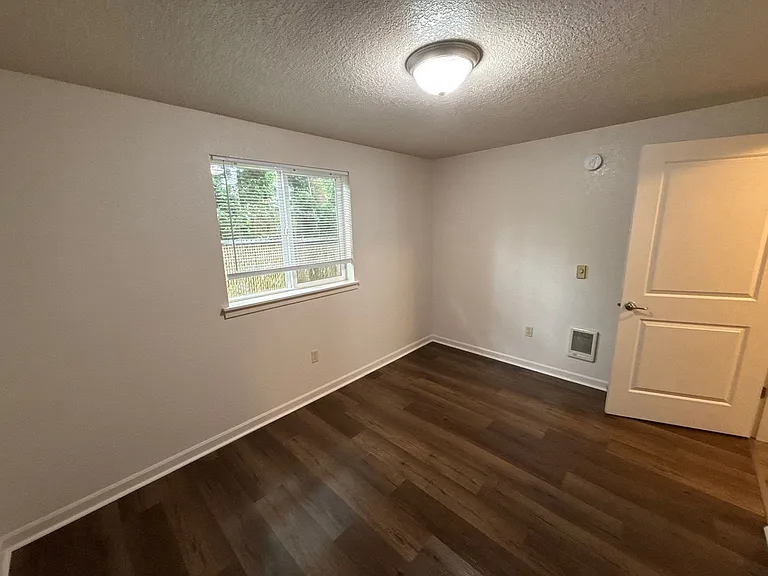 903 Bryan Ct — Photo 20
