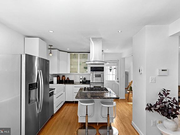 4th image of 5300 Wilson Blvd