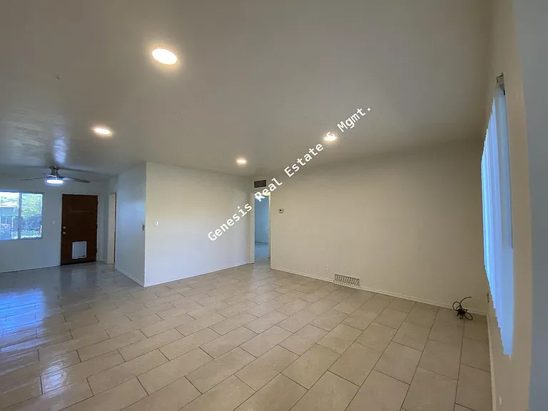 2803 E Lee St — Photo 5