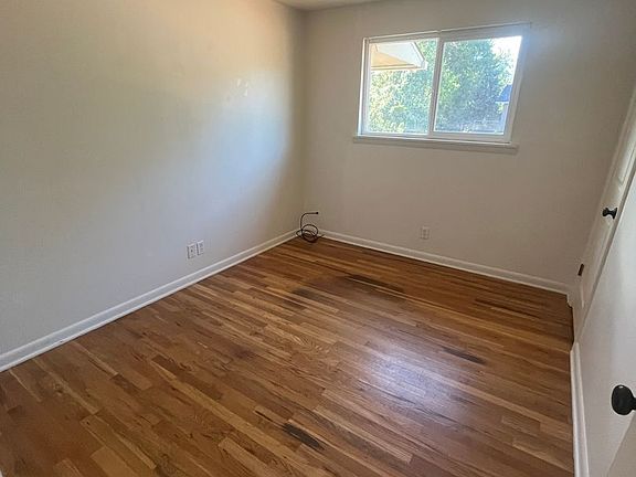 5th image of 945 Grape Ave